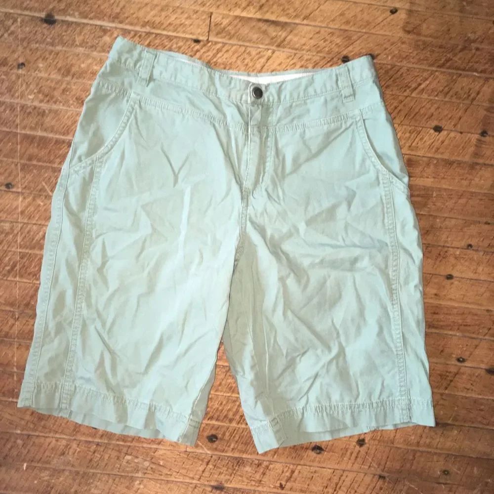 Columbia safe green size 6 athletic classic shorts